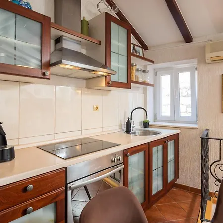 Alley Apartment Omis