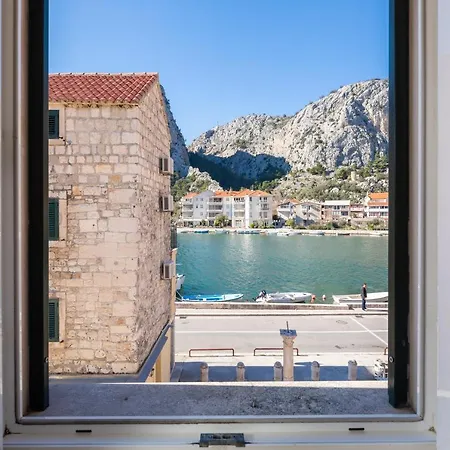 Alley Omiš