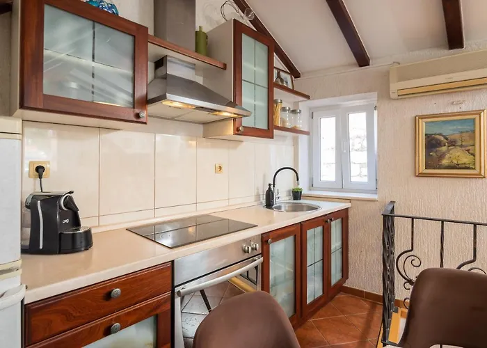 Alley Lägenhet Omiš