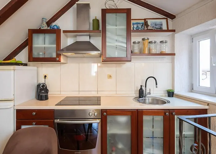 Alley Lägenhet Omiš